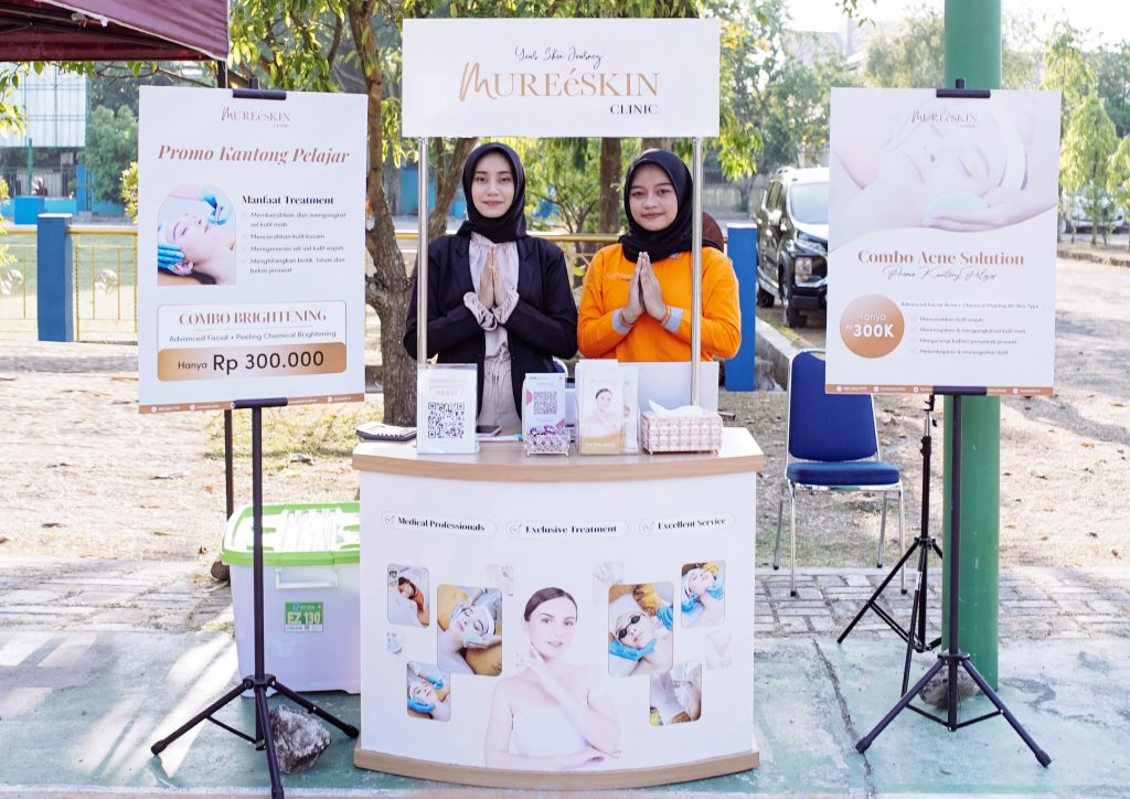 potret booth Mureeskin Clinic saat Mureeskin Clinic sponsori acara jalan sehat di SMA Islam Al Azhar 5 Cirebon