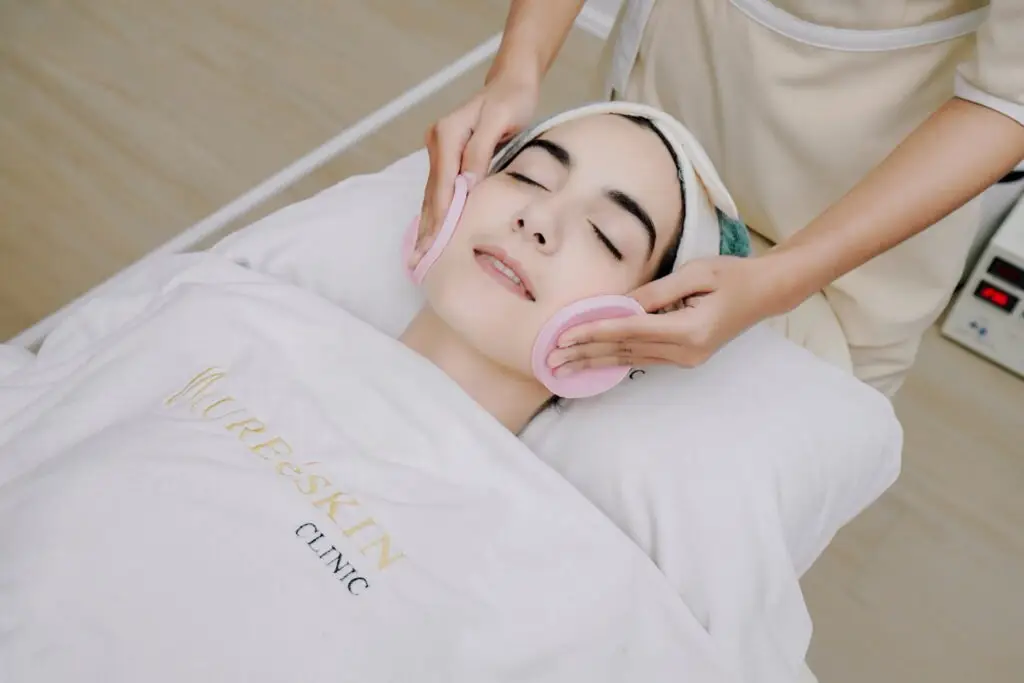 Gambar treatment facial di mureeskin clinic. Ayo, serbu promo treatment mureeskin clinic sekarang.